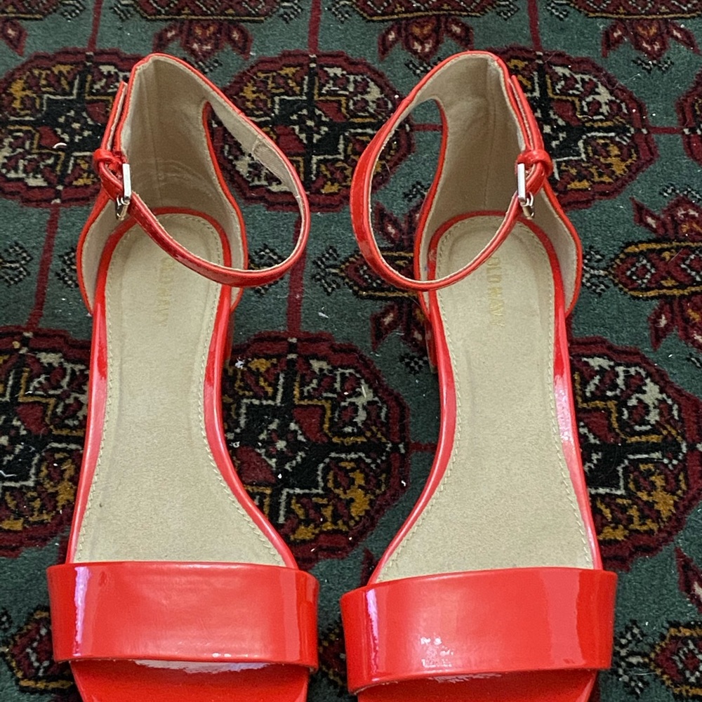 Red Heels - Picture 4 of 6